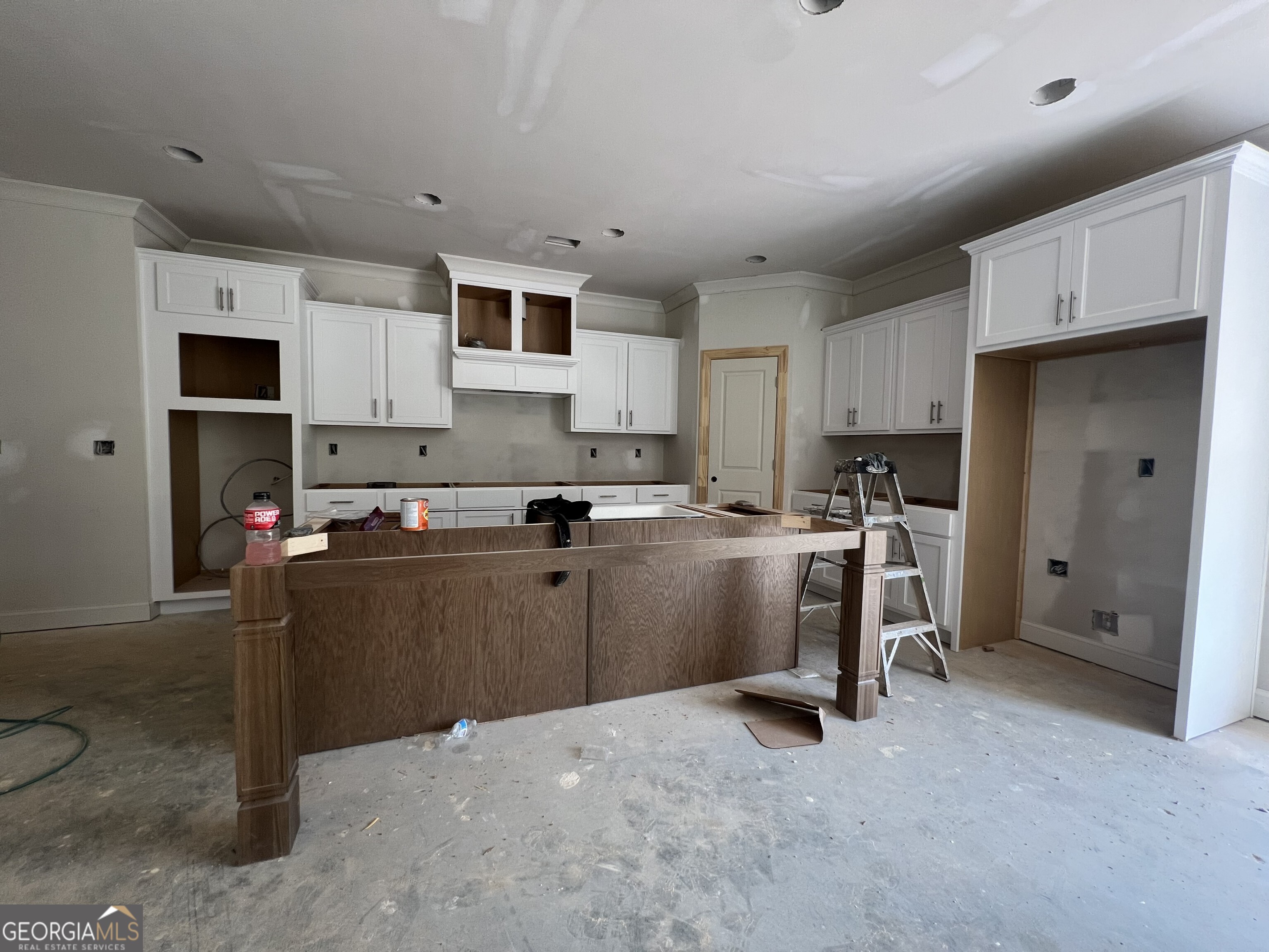 5667 Evelyn Lane