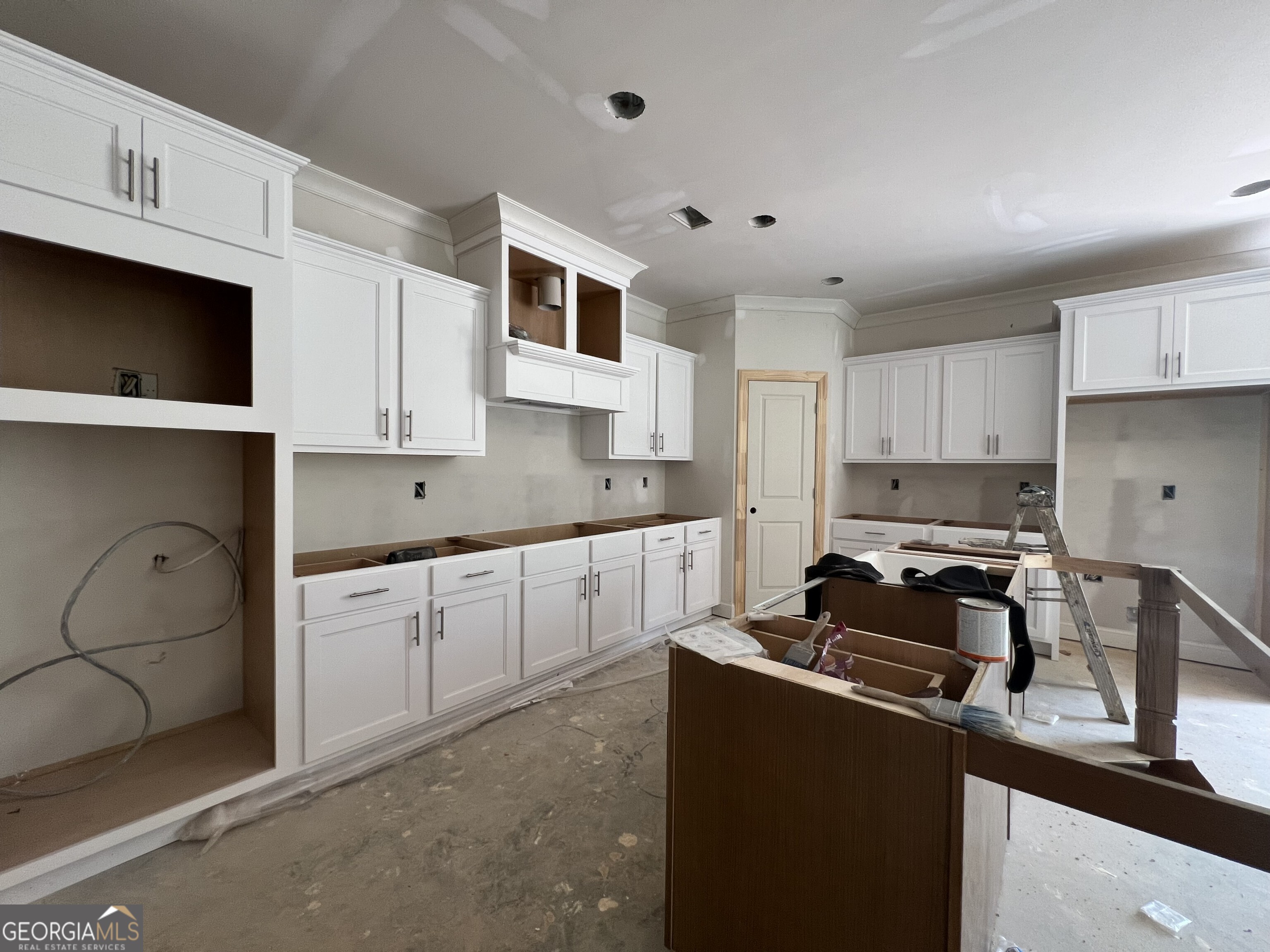 5667 Evelyn Lane