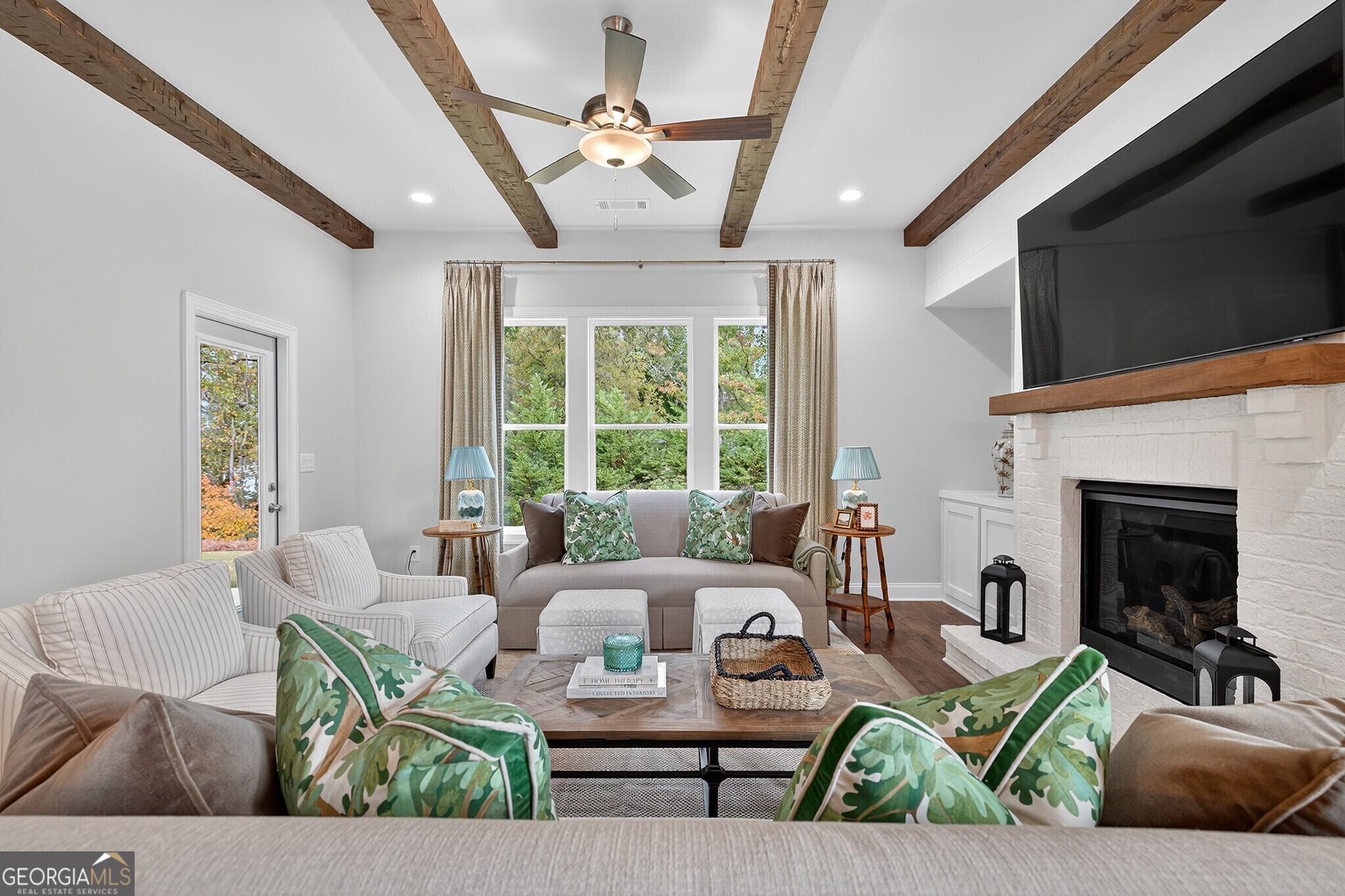 5667 Evelyn Lane
