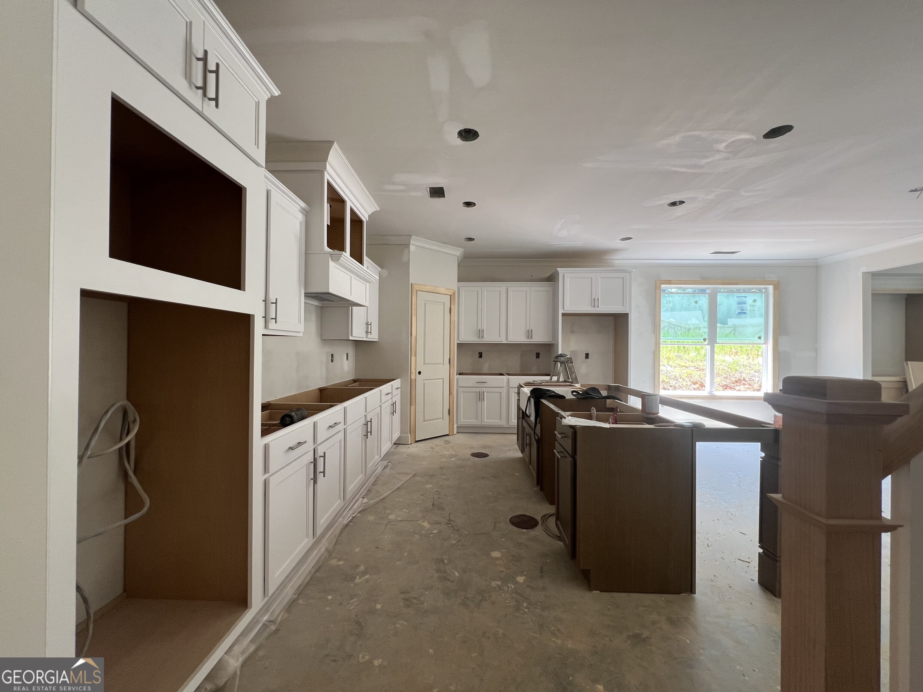 5667 Evelyn Lane
