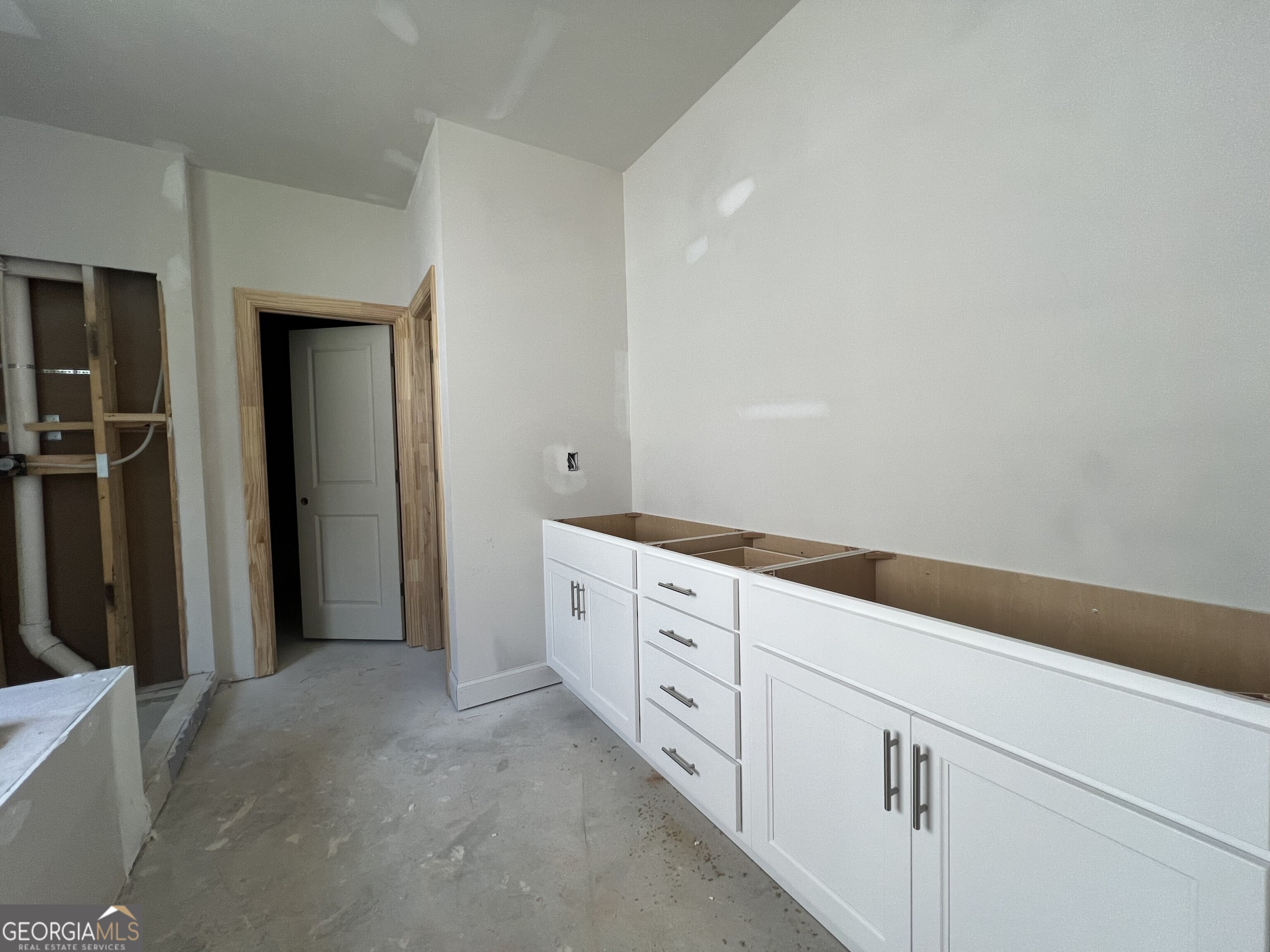 5667 Evelyn Lane