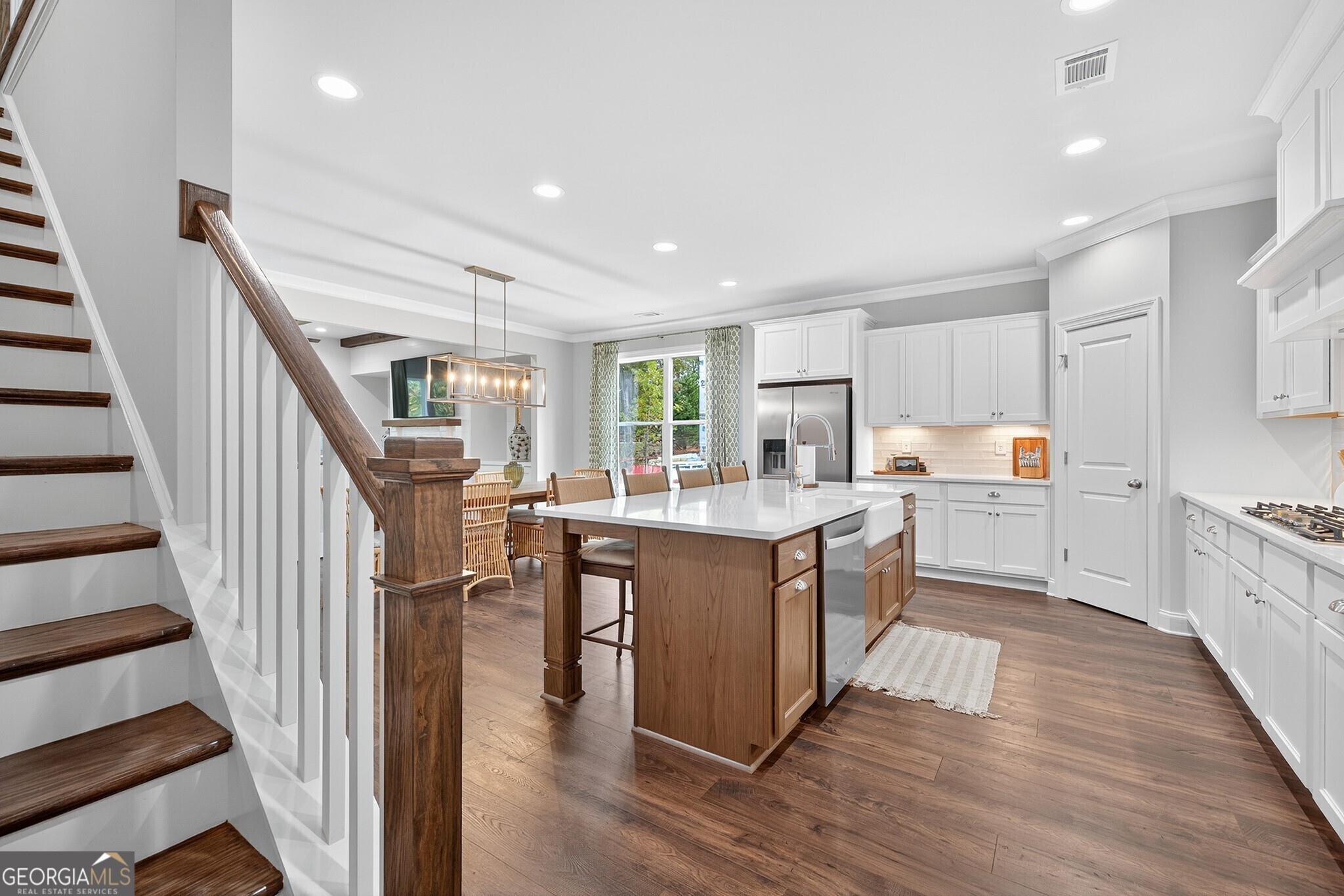 5659 Evelyn Lane