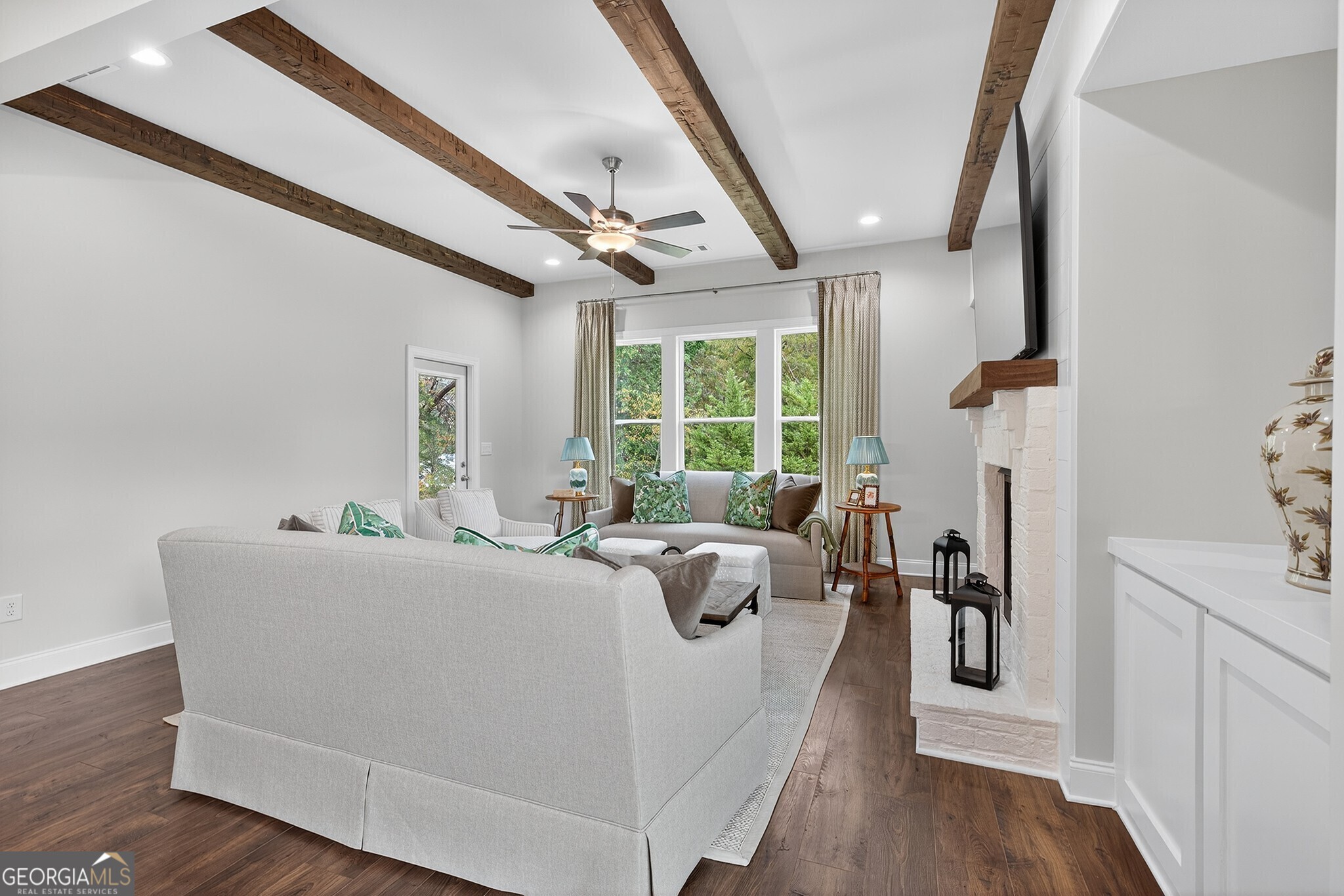 5659 Evelyn Lane