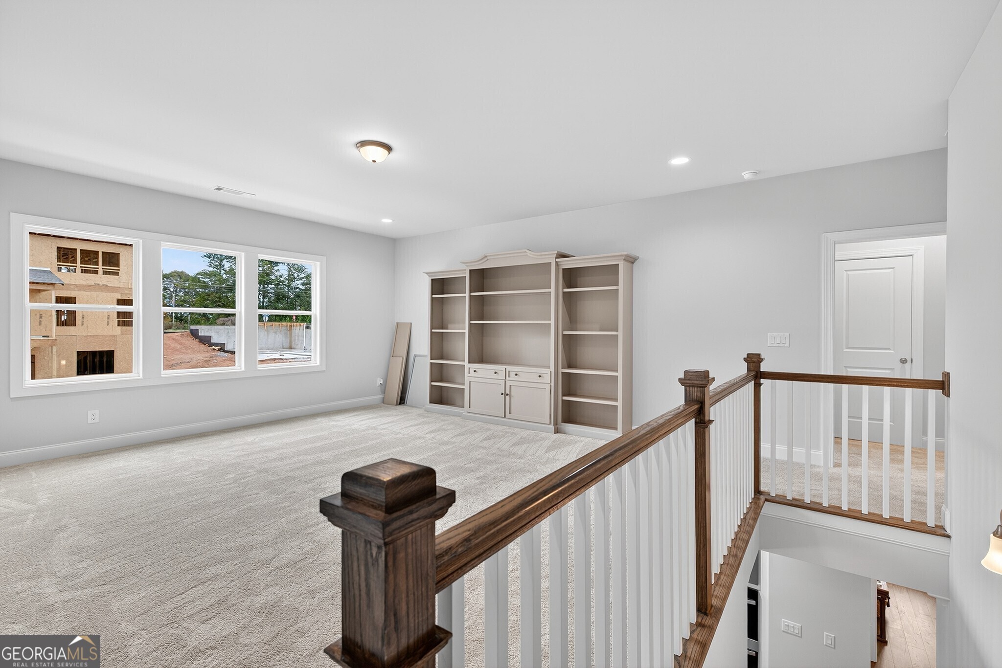 5659 Evelyn Lane