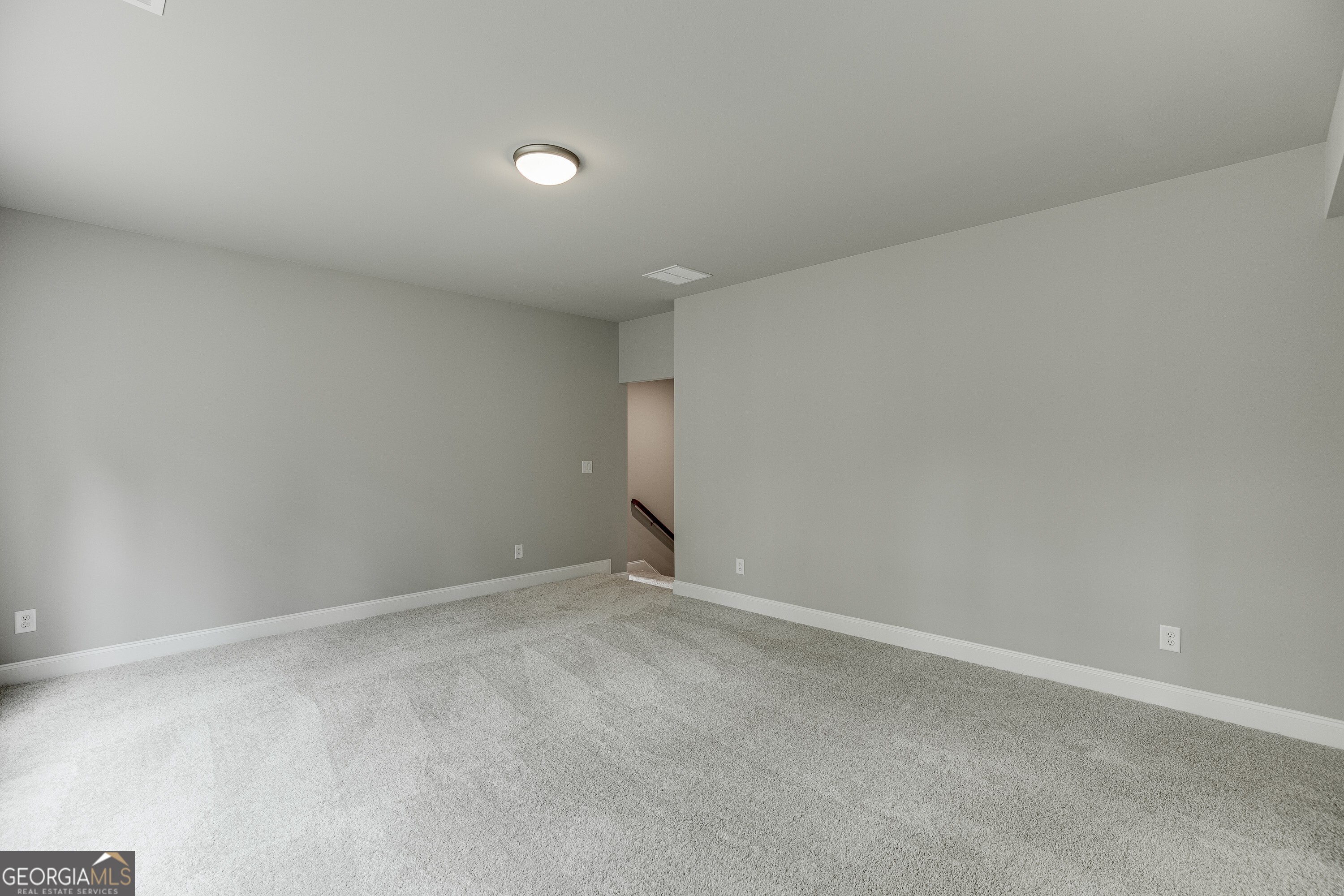 5617 Ernest Way