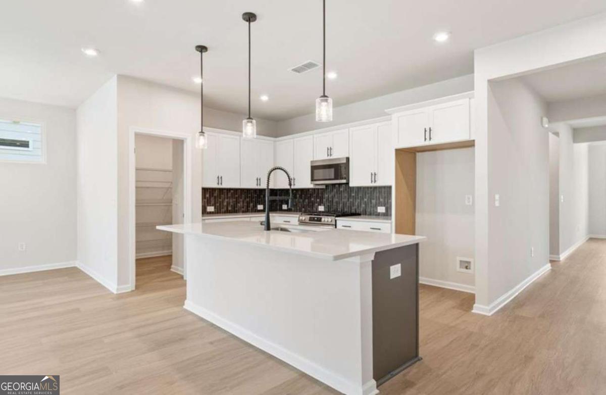 1541 Savory Way