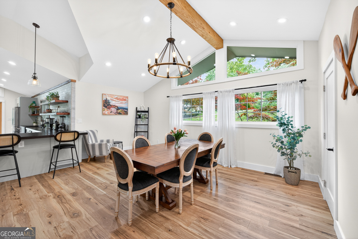 3327 Hickory Point