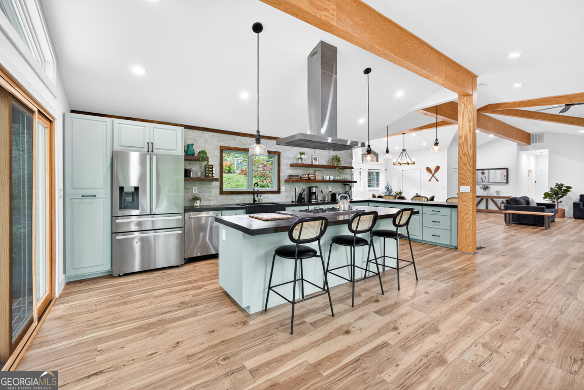 3327 Hickory Point