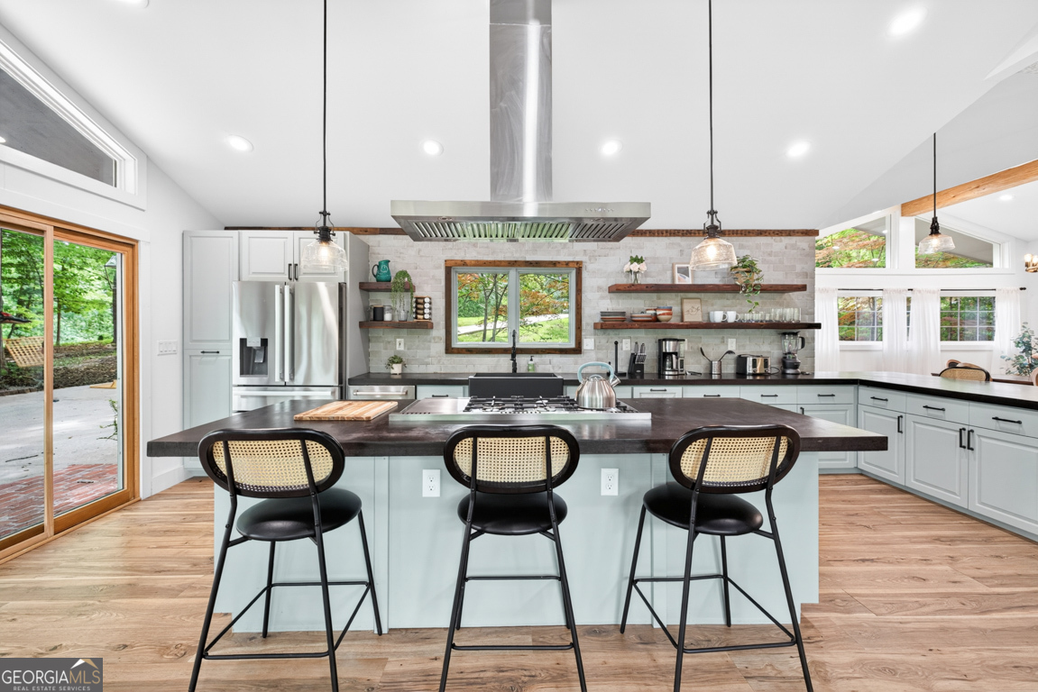 3327 Hickory Point