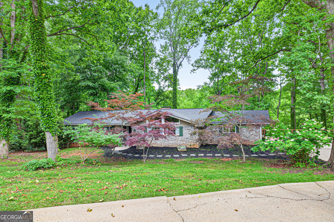 3327 Hickory Point