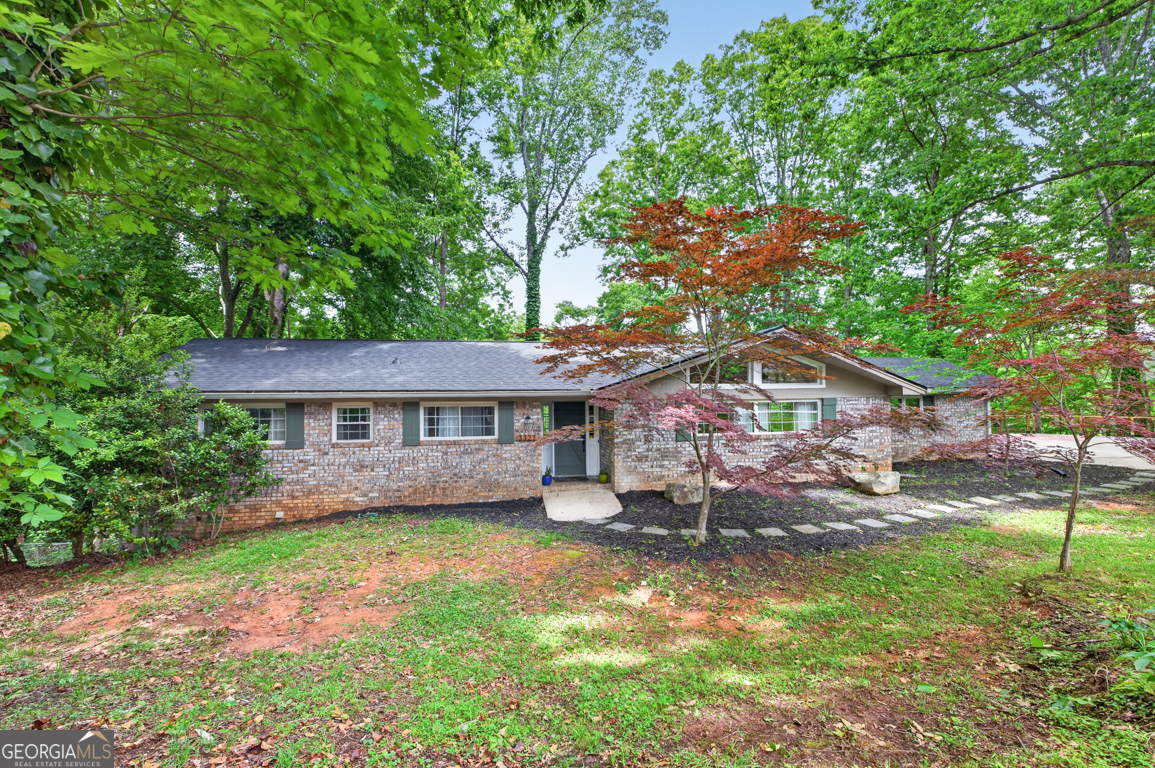 3327 Hickory Point