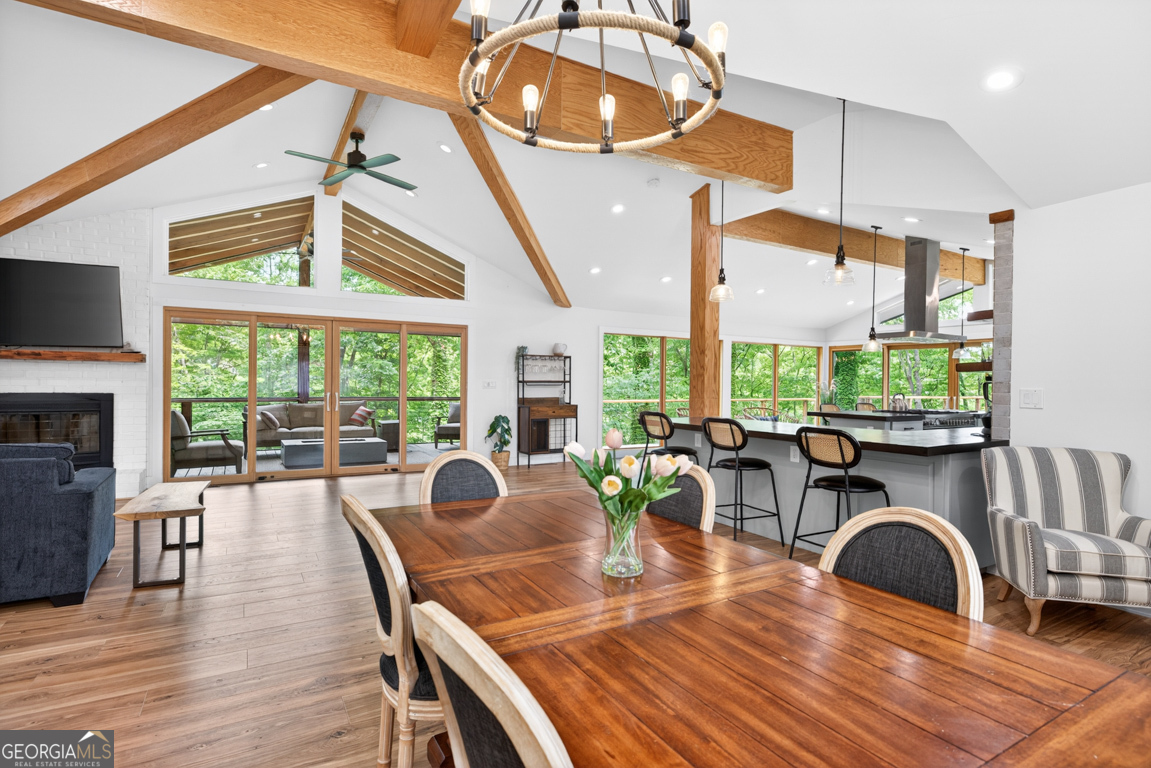 3327 Hickory Point