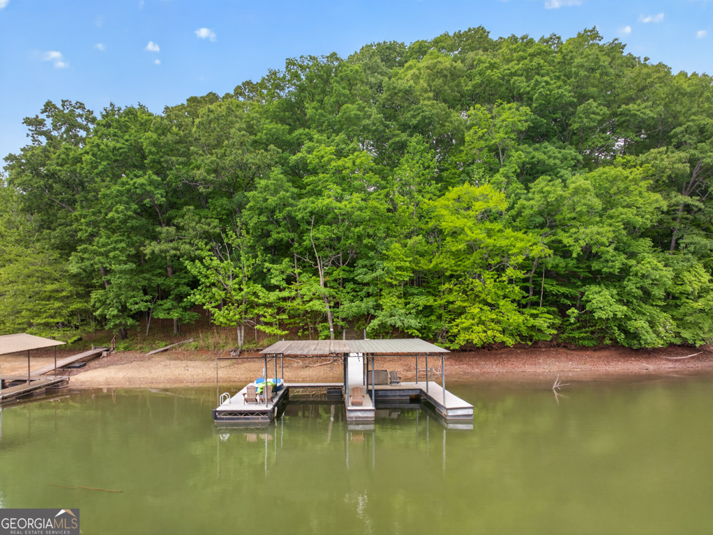 3327 Hickory Point