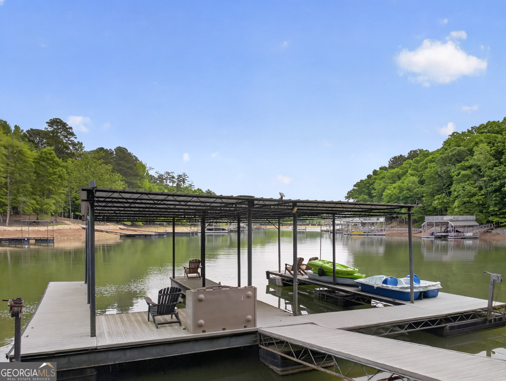 3327 Hickory Point