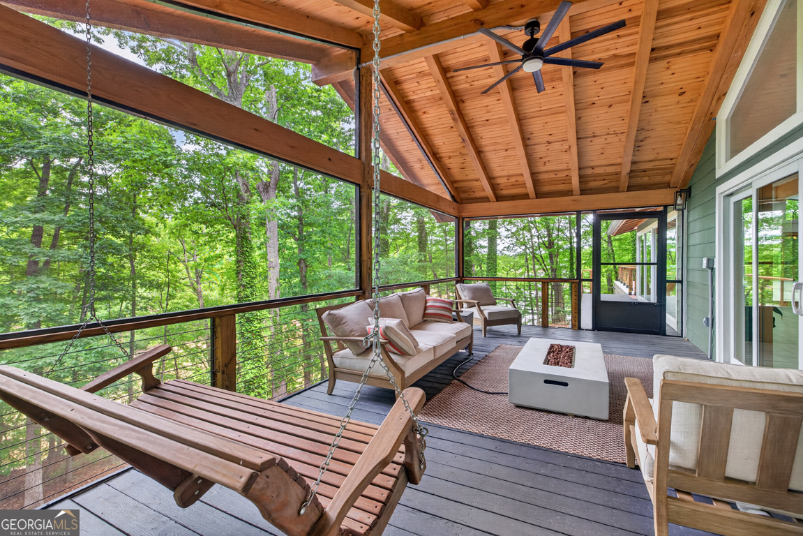 3327 Hickory Point