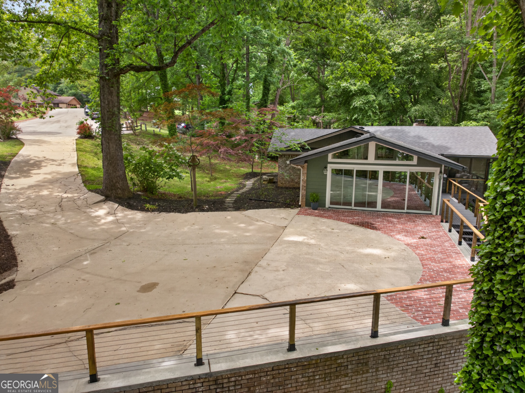 3327 Hickory Point