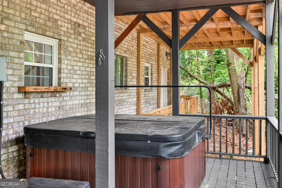 3327 Hickory Point
