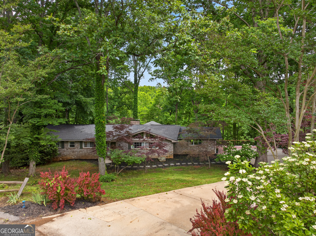 3327 Hickory Point