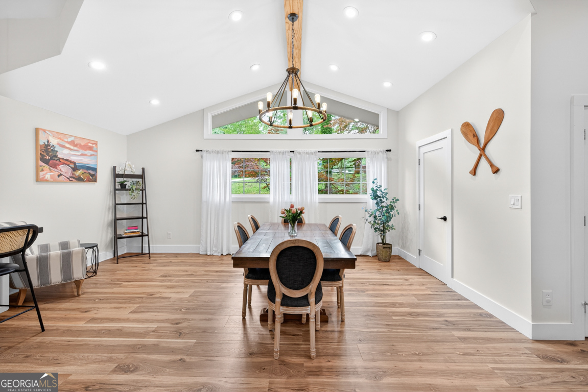 3327 Hickory Point