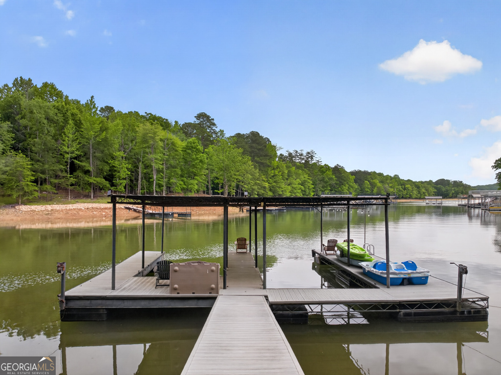 3327 Hickory Point
