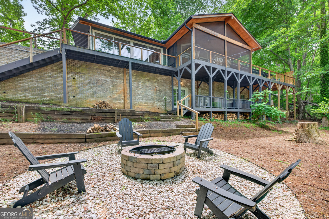 3327 Hickory Point