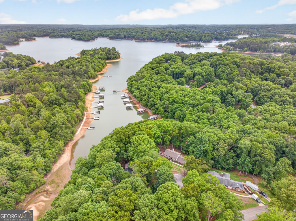 3327 Hickory Point