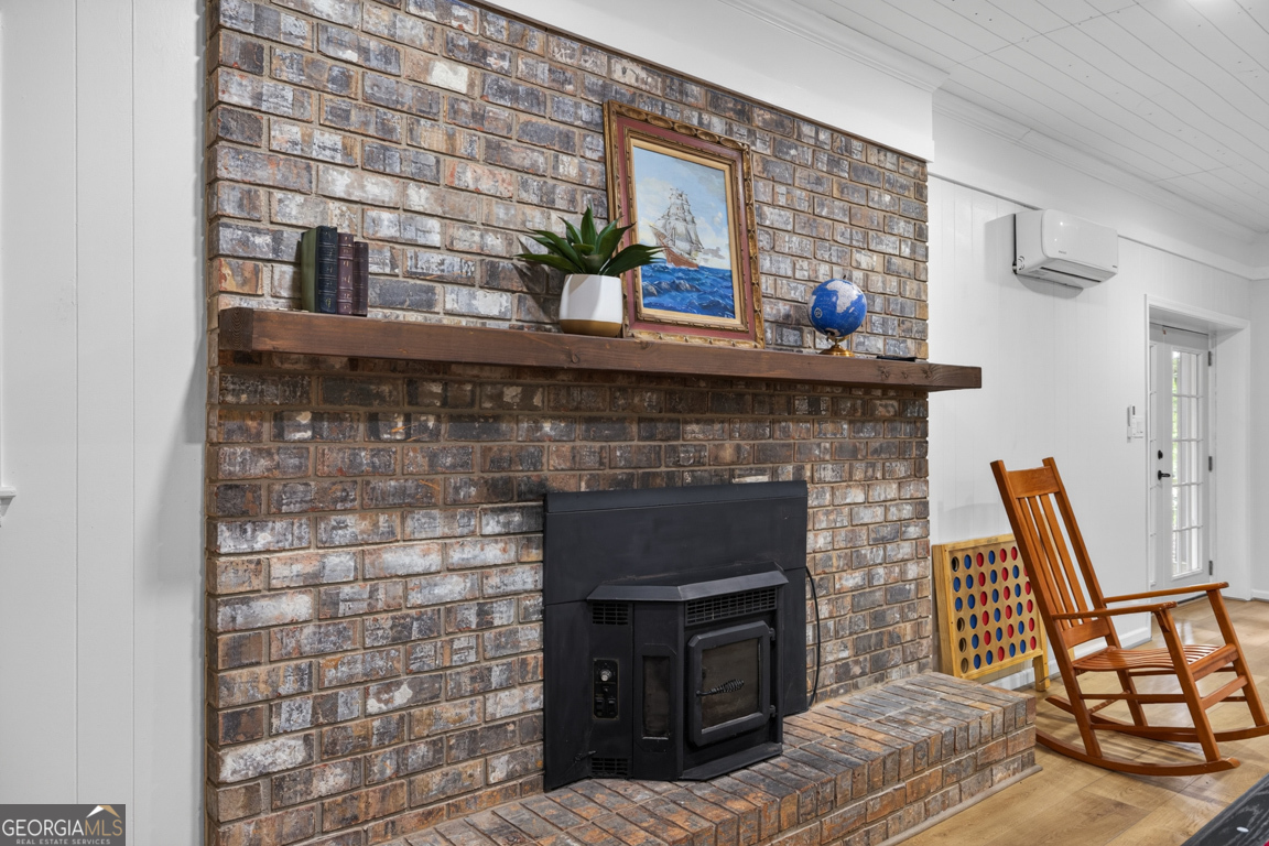 3327 Hickory Point