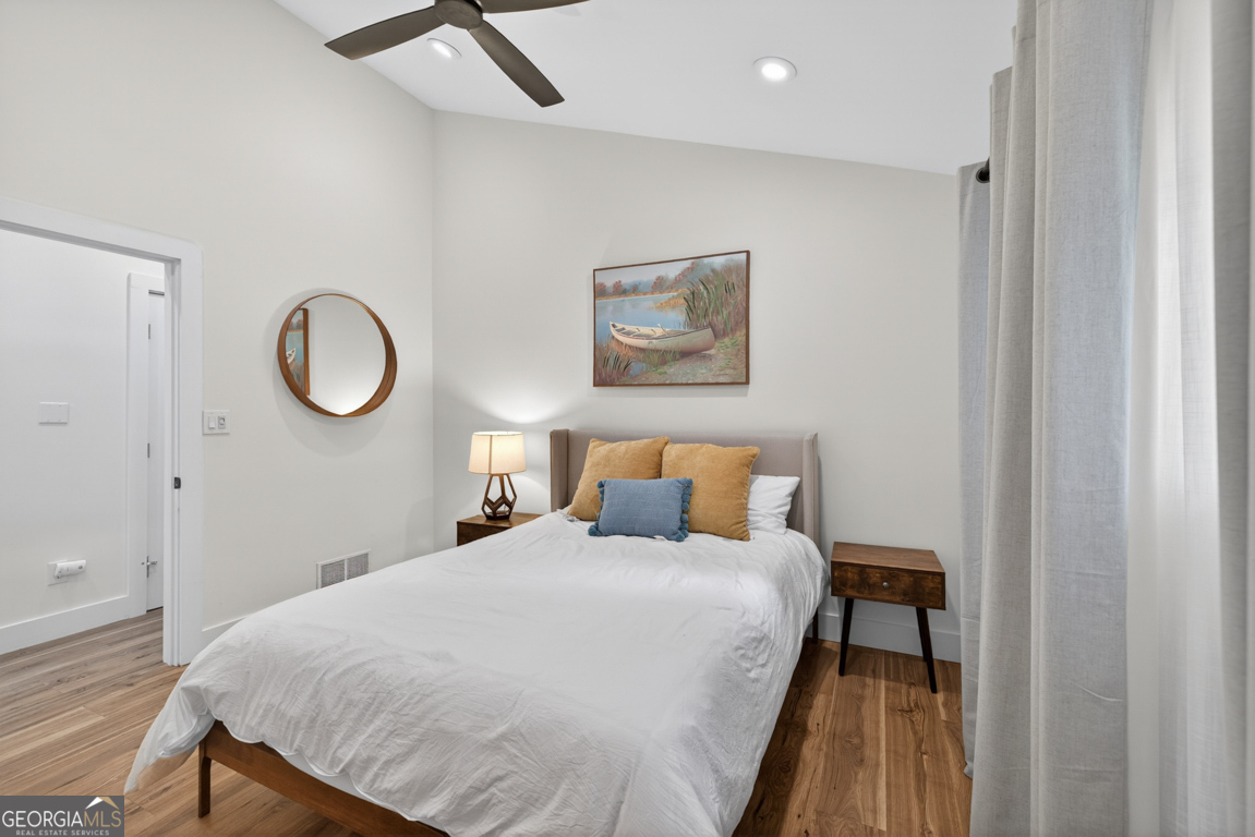 3327 Hickory Point