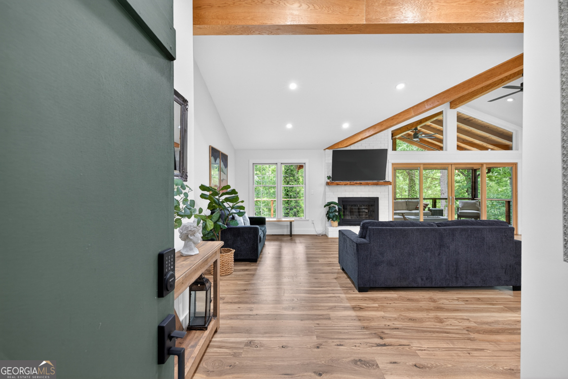 3327 Hickory Point