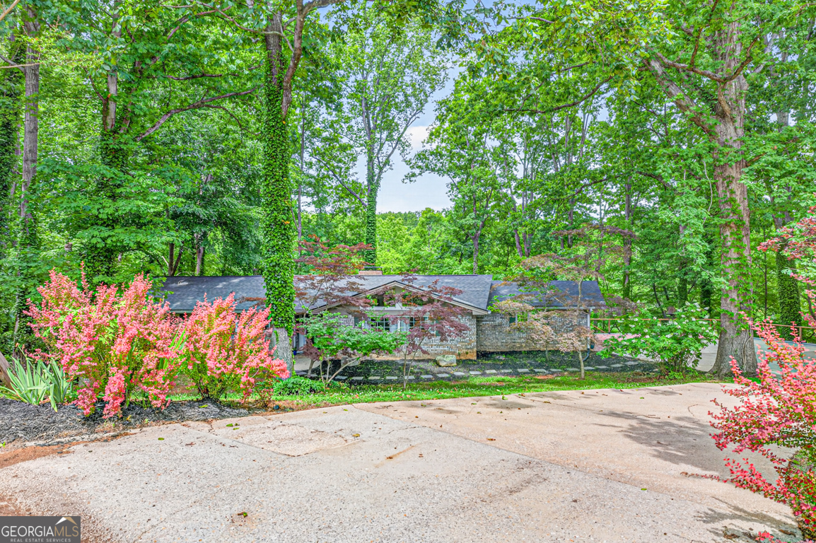 3327 Hickory Point