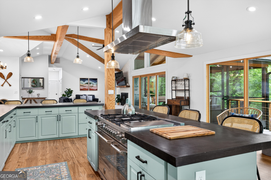 3327 Hickory Point