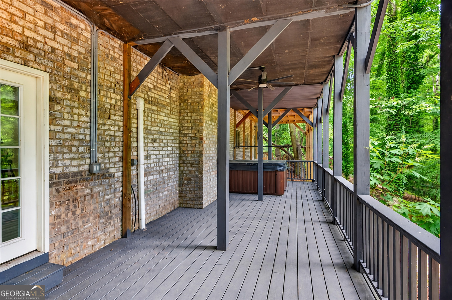 3327 Hickory Point