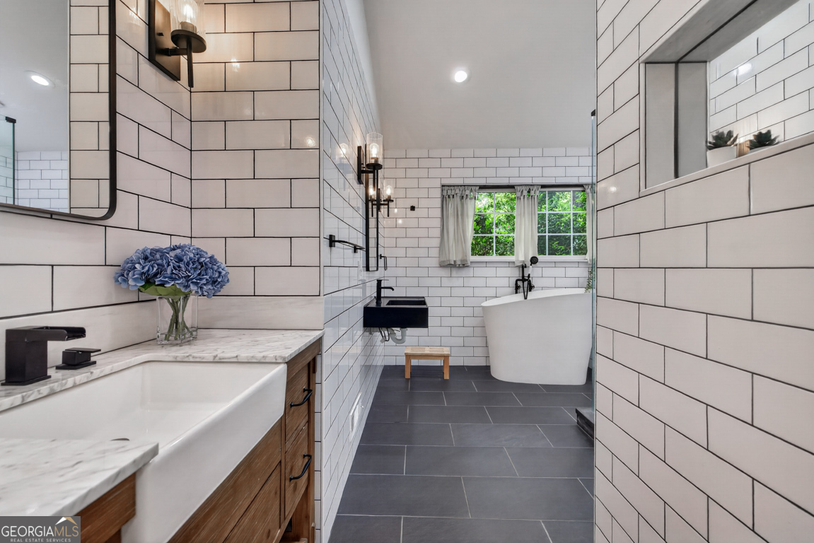 3327 Hickory Point