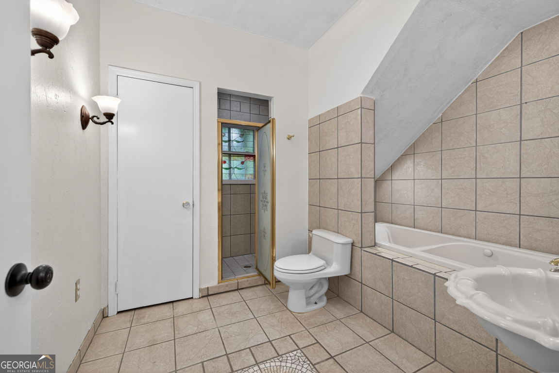 3327 Hickory Point