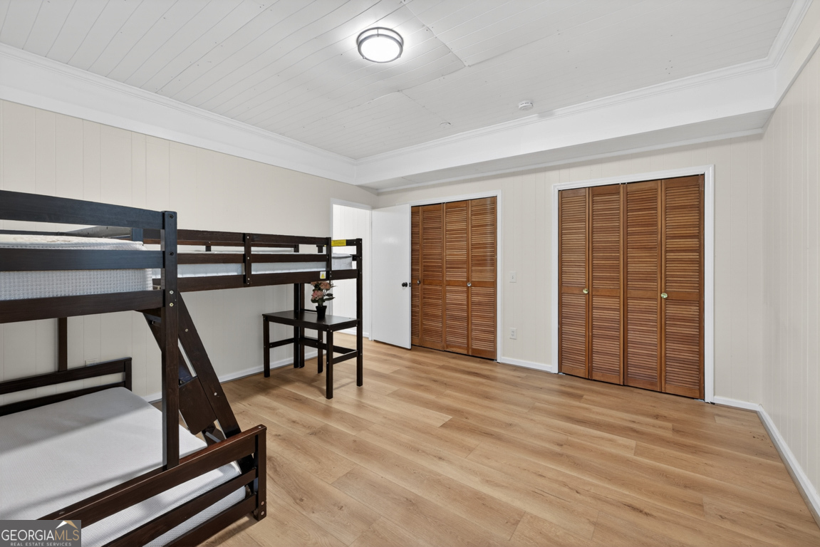 3327 Hickory Point