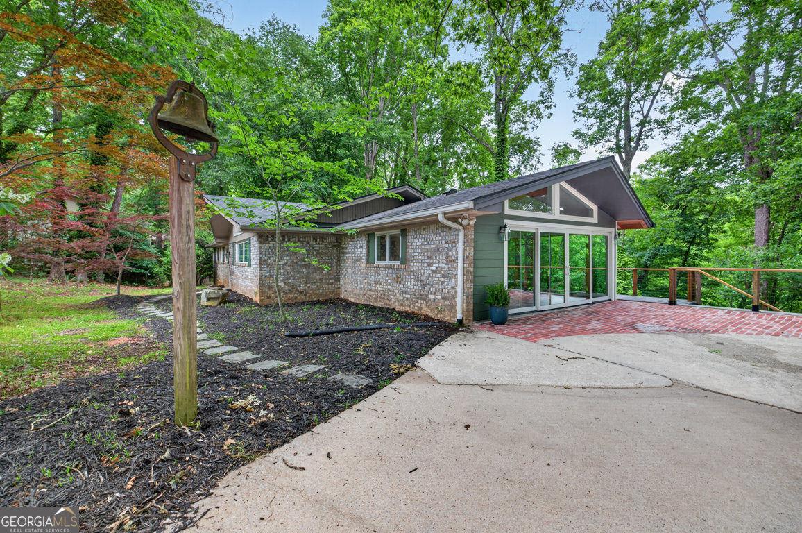 3327 Hickory Point