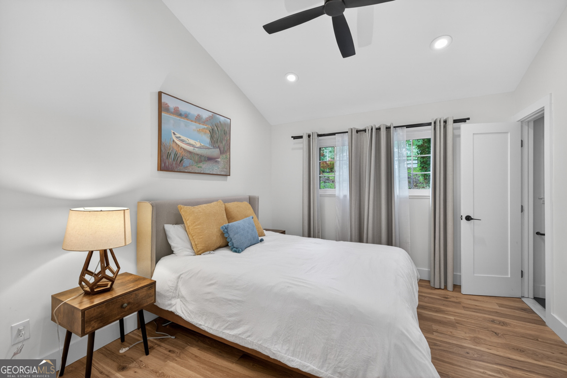 3327 Hickory Point