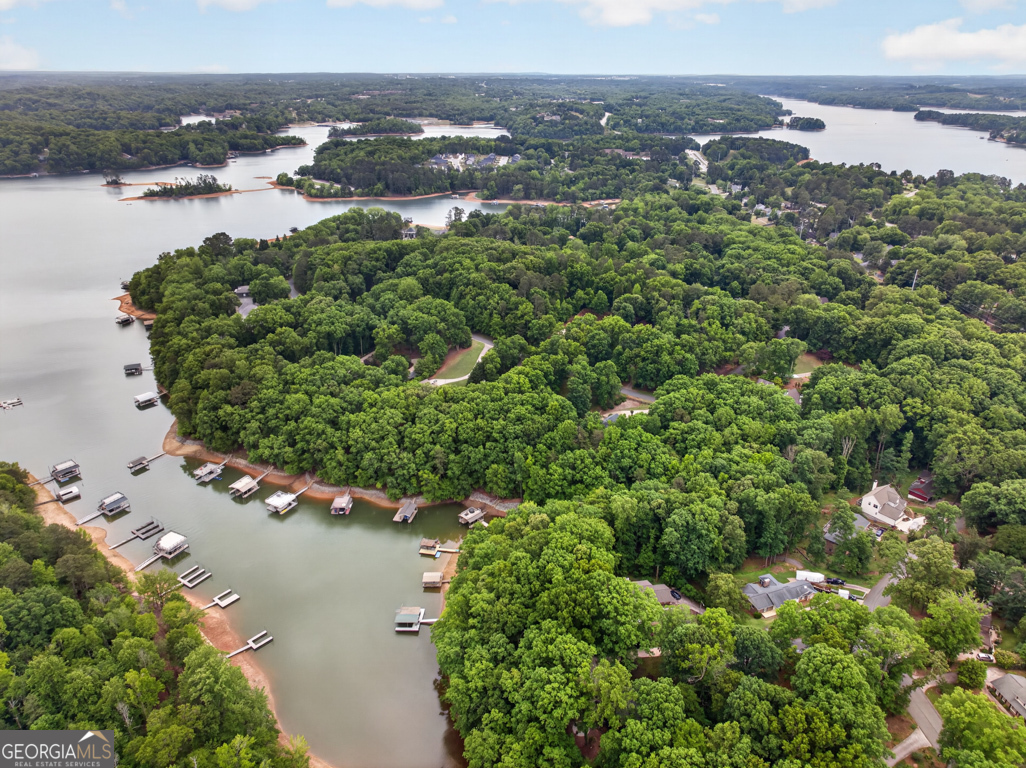 3327 Hickory Point