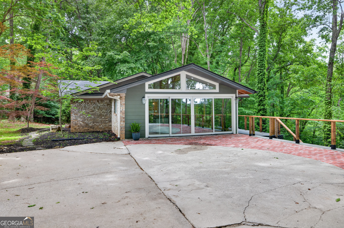 3327 Hickory Point