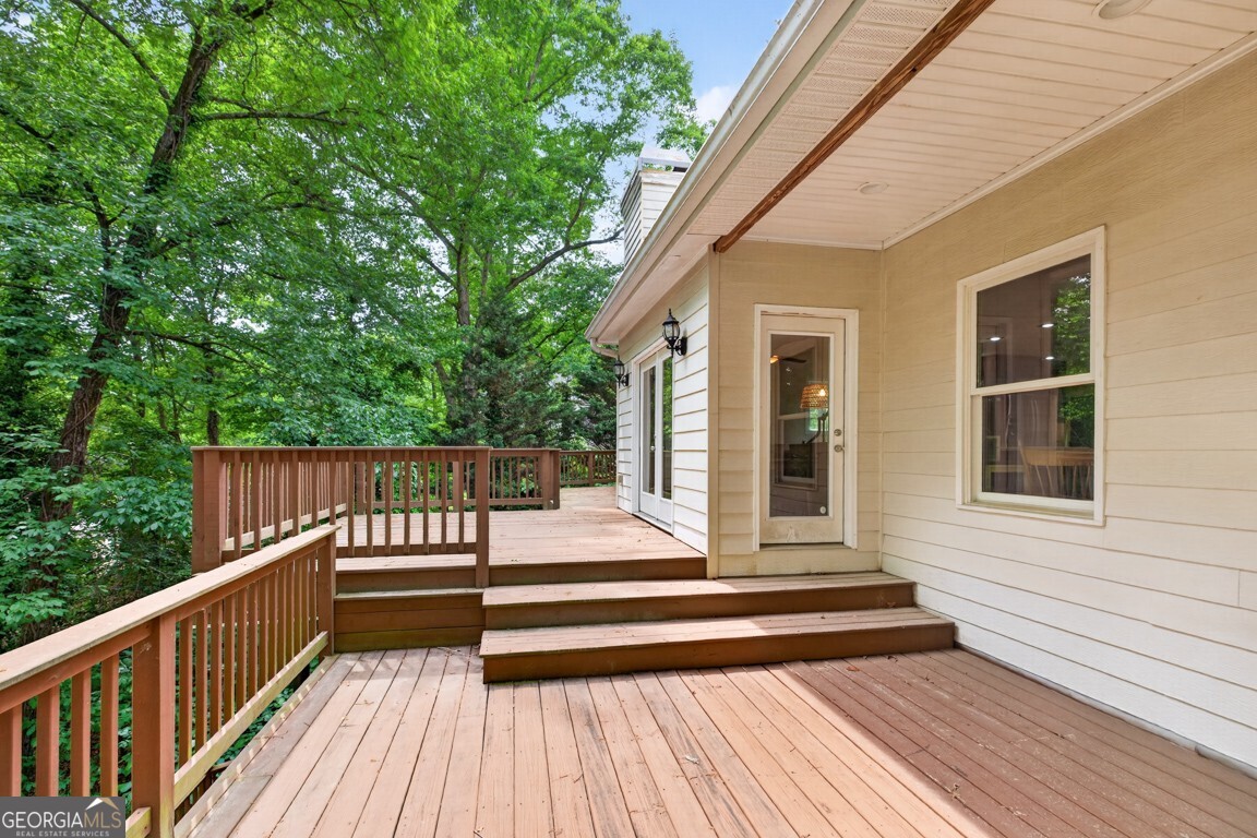 465 Emerald Lake Lane
