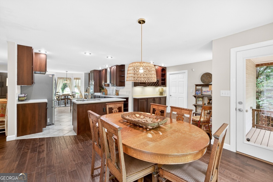 465 Emerald Lake Lane