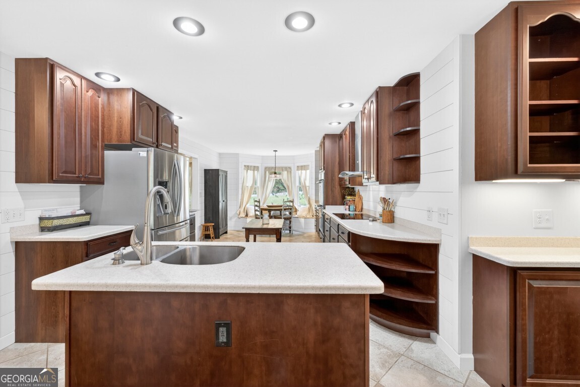 465 Emerald Lake Lane