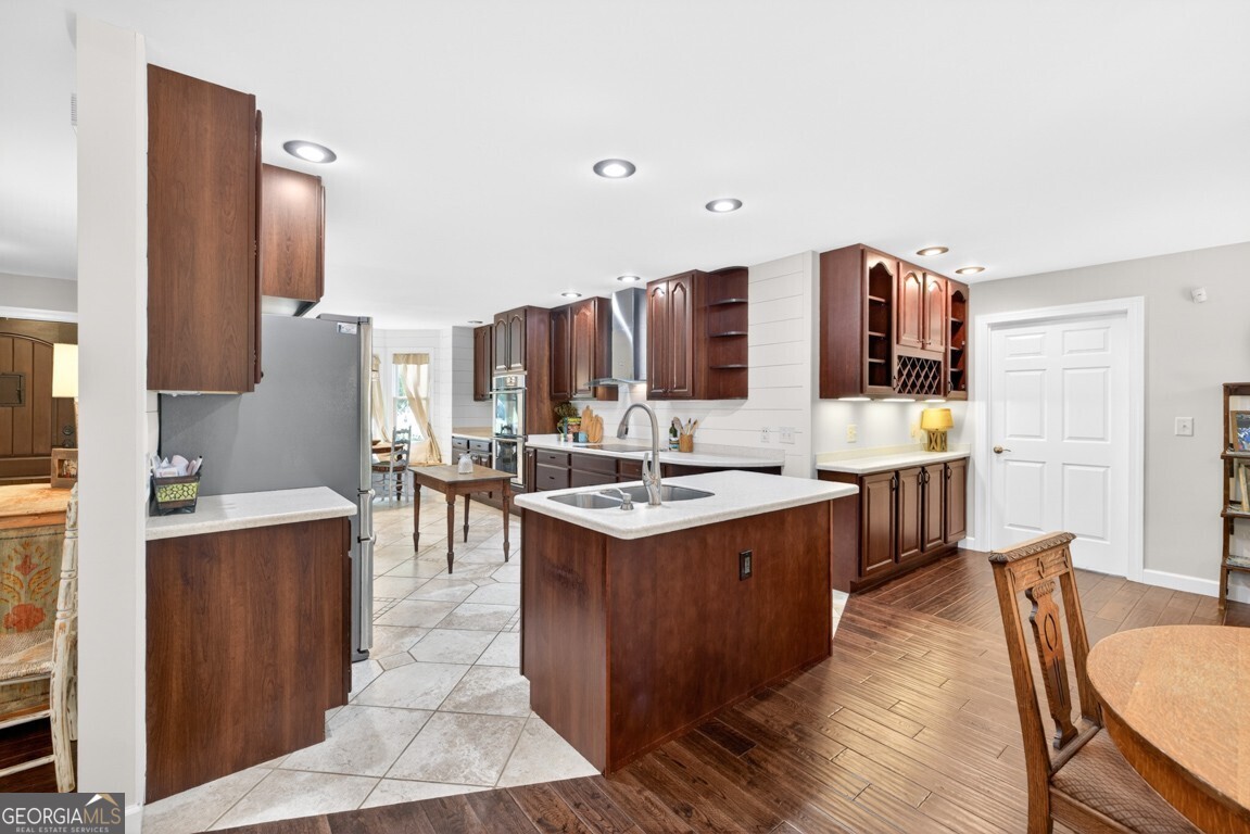 465 Emerald Lake Lane