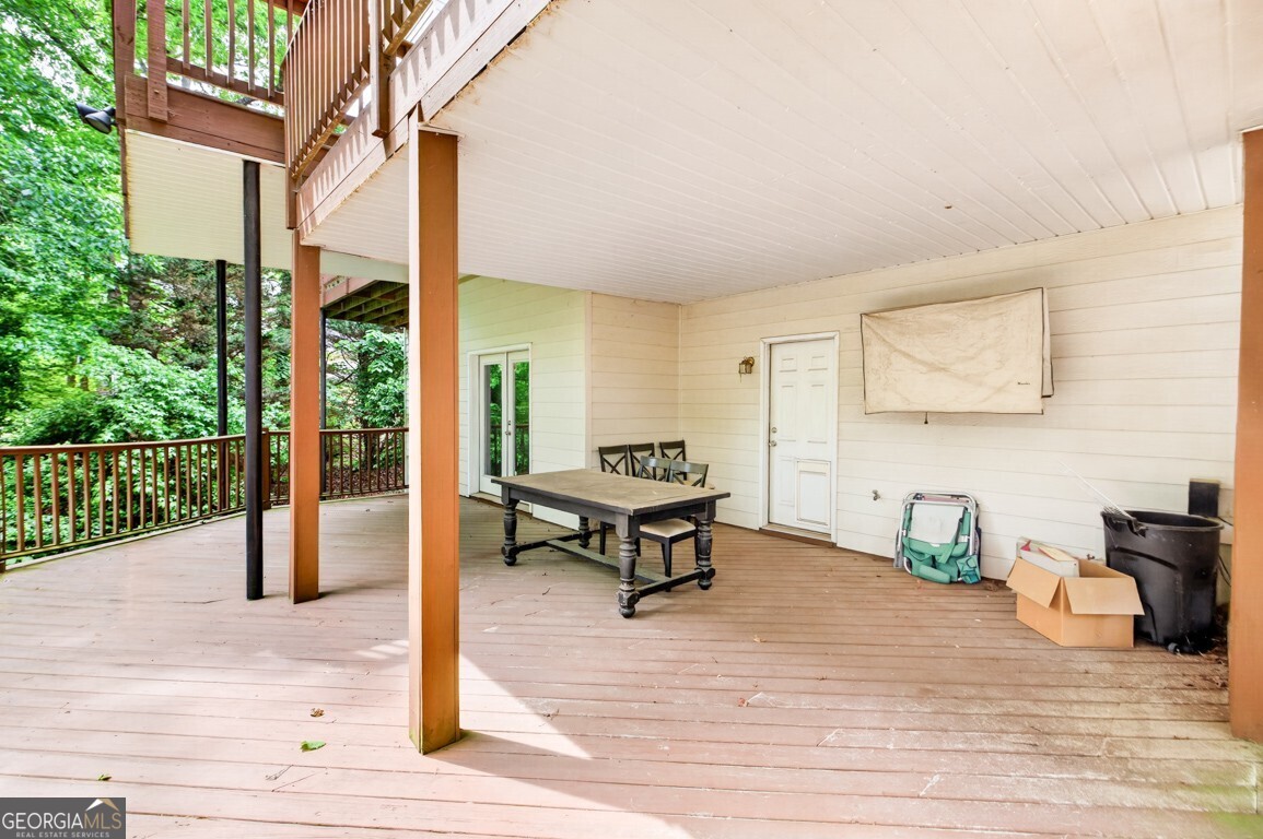 465 Emerald Lake Lane