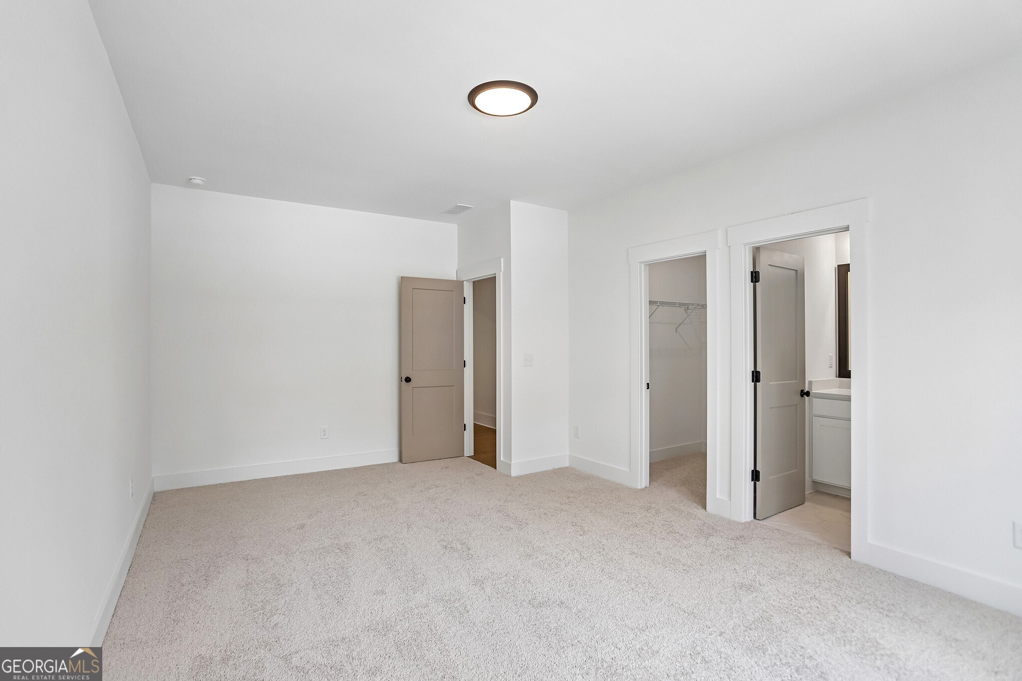 3275 Hilltop Circle