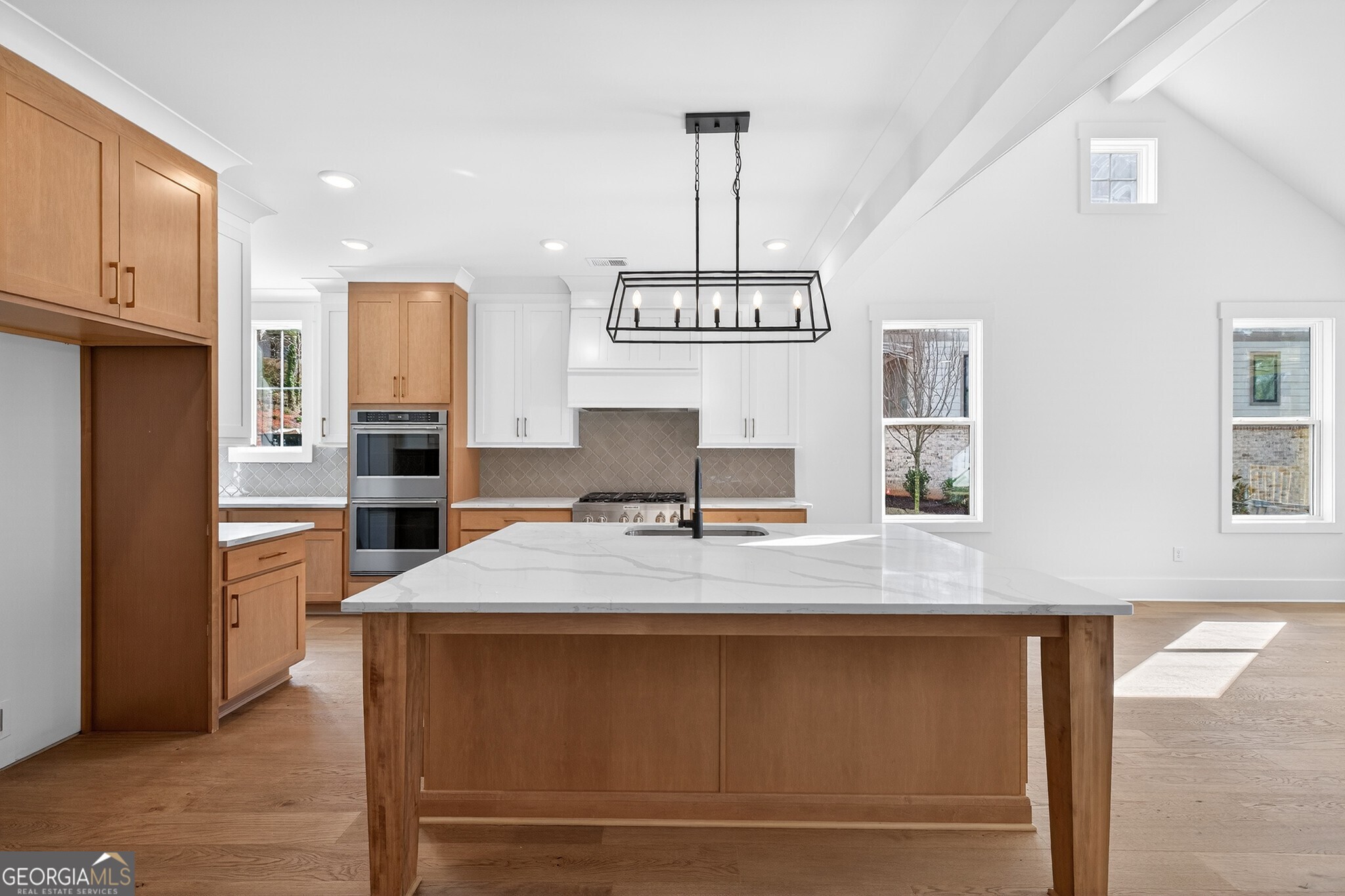 3275 Hilltop Circle