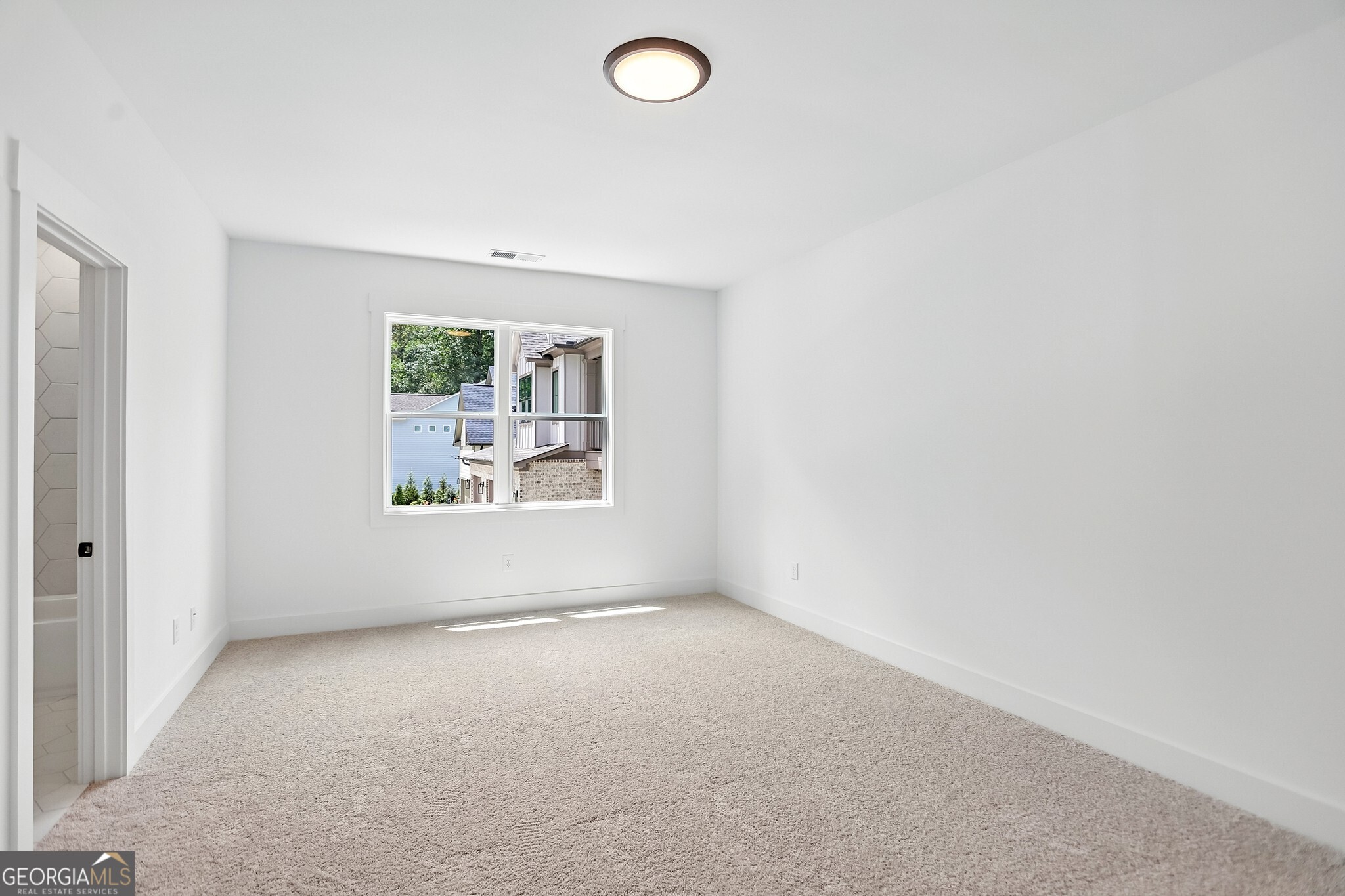 3275 Hilltop Circle