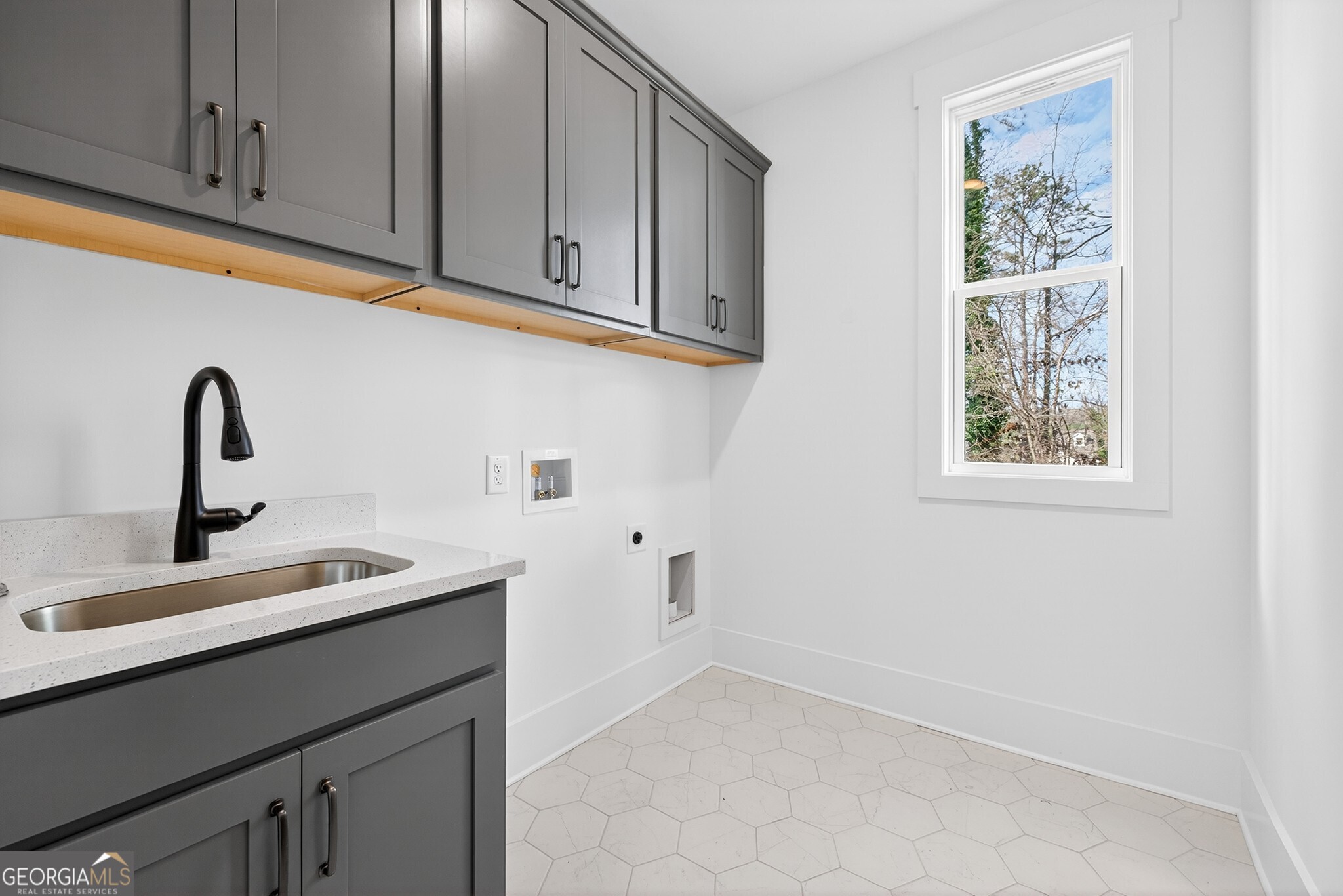 3275 Hilltop Circle