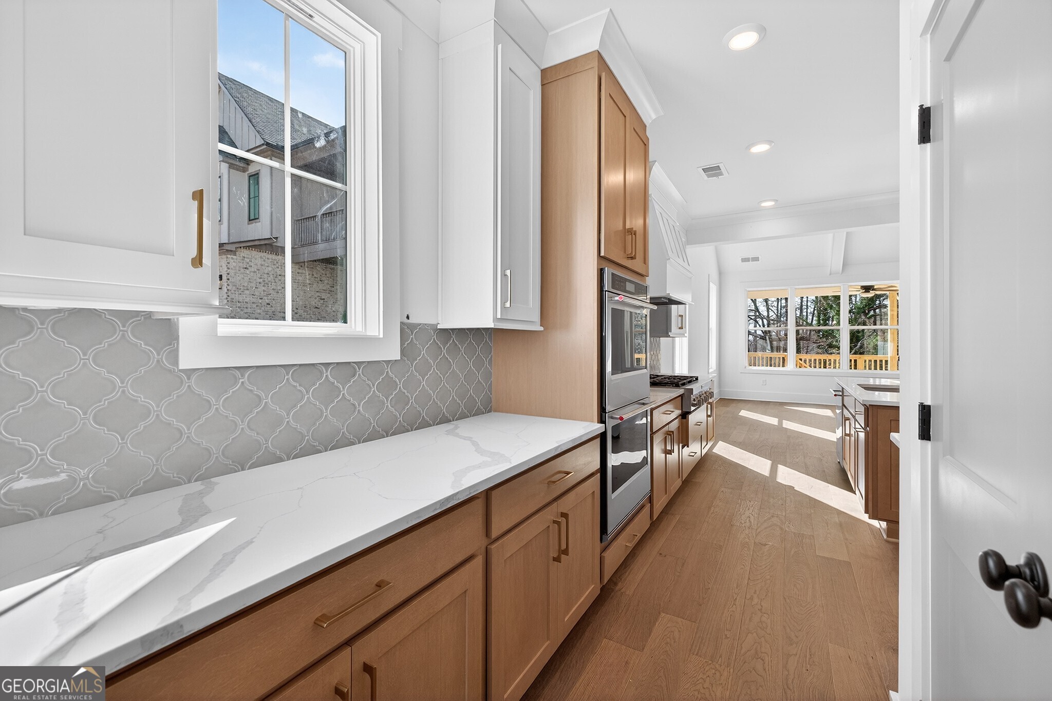 3275 Hilltop Circle