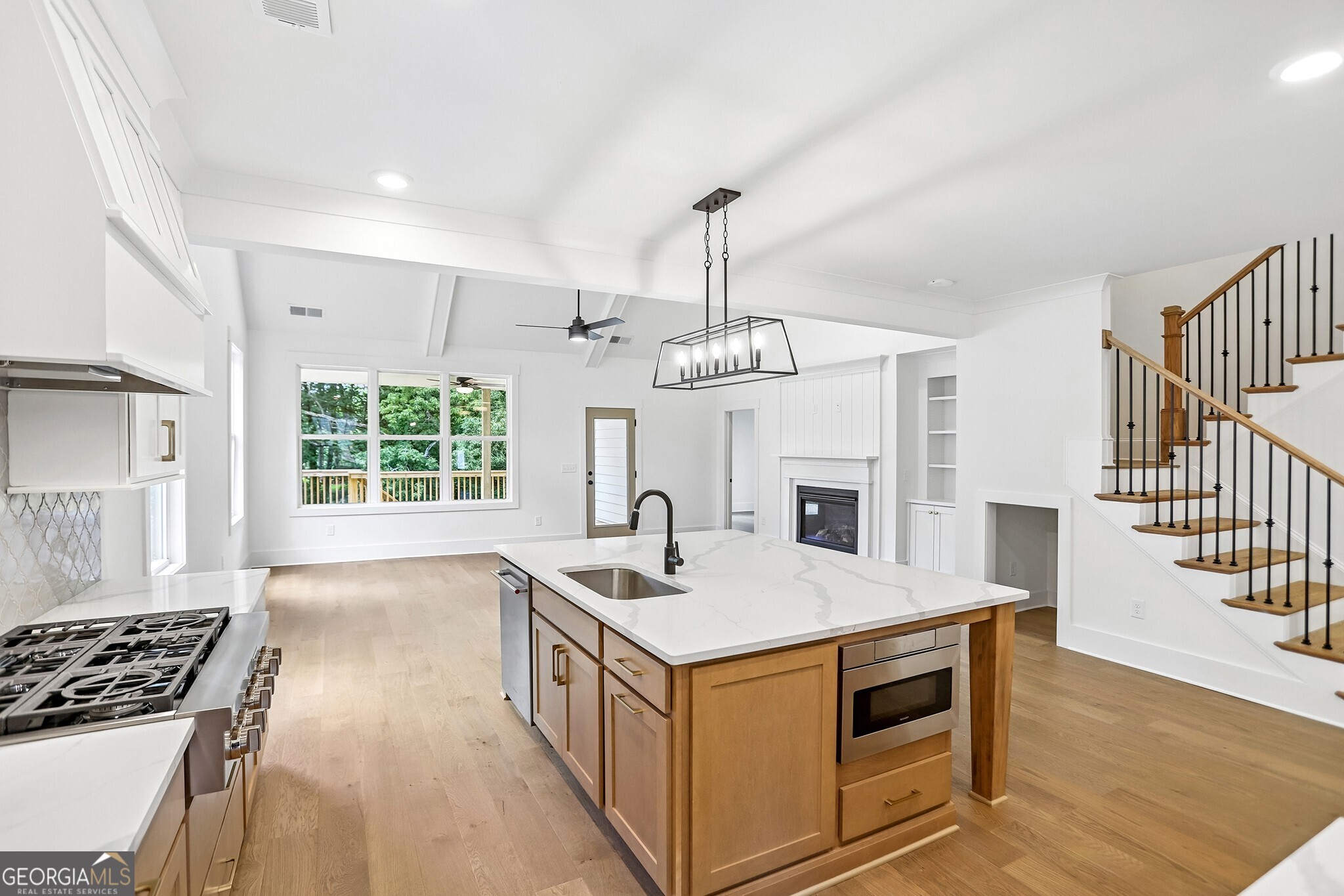 3275 Hilltop Circle